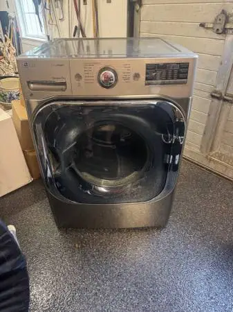 LG Nat Gas Dryer like new with no dents or scratches