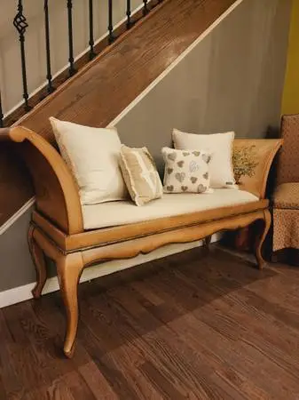 GORGEOUS ELEGANT OTTOMAN BENCH LIKE NEW