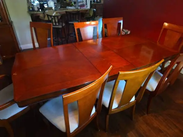 Beautiful dinning room table and chairs