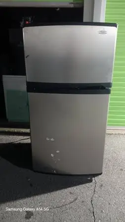 Stainless Steel refrigerator 21 cu ft