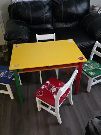 Kids desk