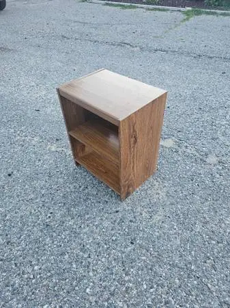 NIGHT STAND WITH ADJUSTABLE SHELF $10 (CHEBOYGAN)