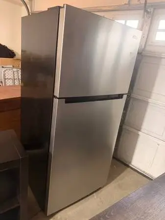 Vissani 18 cu. ft. Top Freezer Refrigerator in Fingerprint Resistant