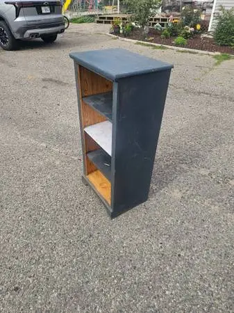 SHELVING UNIT 4 TIER WOOD CHARCOAL GREY $10 (CHEBOYGAN)