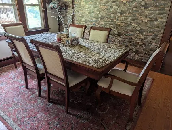 Elegant Dar Wood Dining Set - 6 Chairs and Extendable Table
