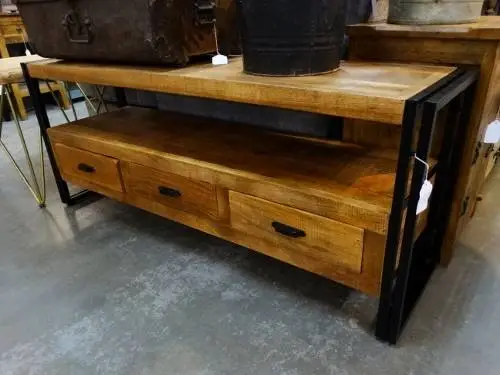 RARE FINDS WAREHOUSE TV ENTERTAINMENT CONSOLE