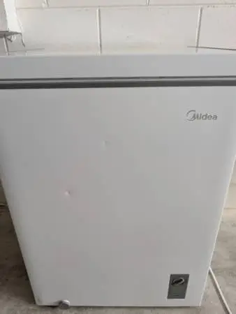 Midea Chest Freezer \ Refrigerator 5.1 cu ft