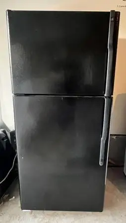 GE Refrigerator Ice Cold