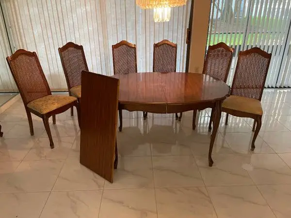 Dining Room Table with Leaf and 6 chairs - left over from estate sale