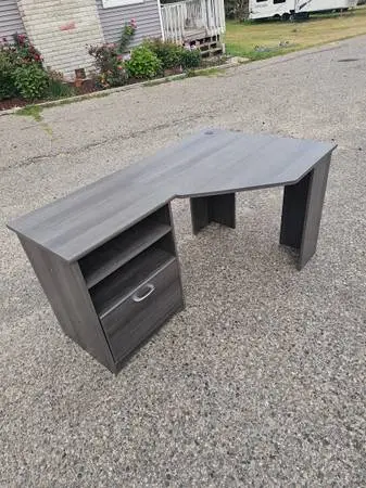 DESK NICE LITTLE DESK WITH FILING DRAWER USED BUT GOOD OVERALL CONDITI