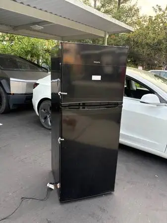 Hotpoint Top-freezer Refrigerator