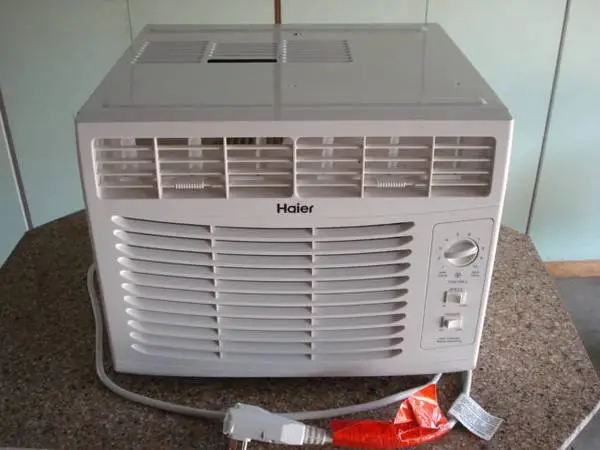 ** Air Conditioner 5000 BTU window New