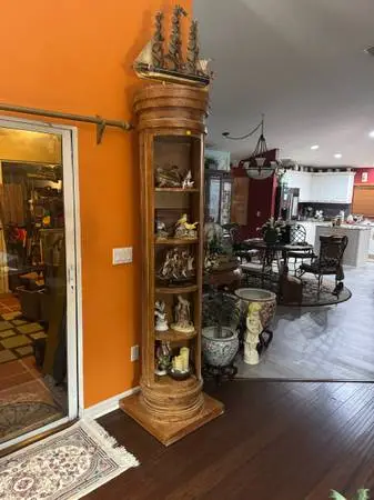 Swivel columns