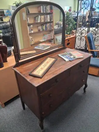 Antique dresser with tilting mirror