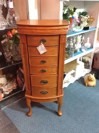 OAK JEWELRY ARMOIRE W/MIRROR & W/6 DRAWERS