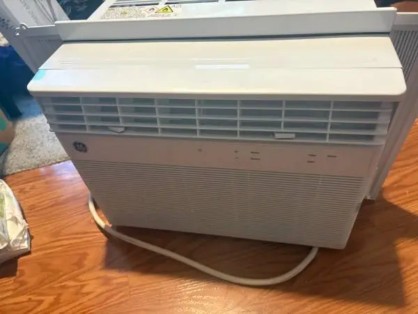 GE 10000 BTU Smart Electronic Window Air Conditioner for Medium Roo