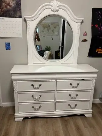 Dresser