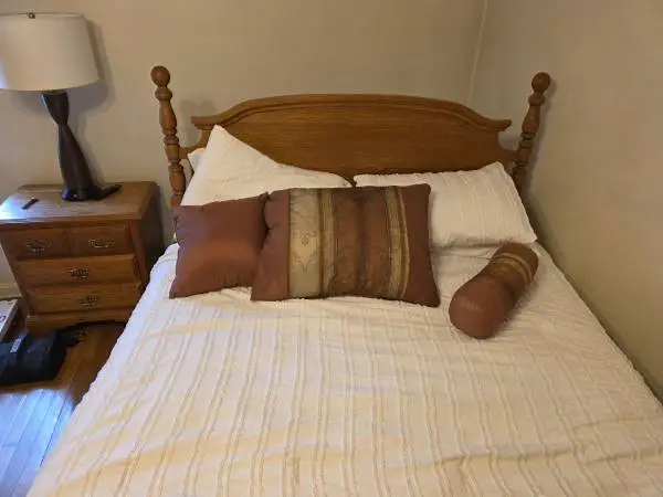 Oak bedroom set,complete