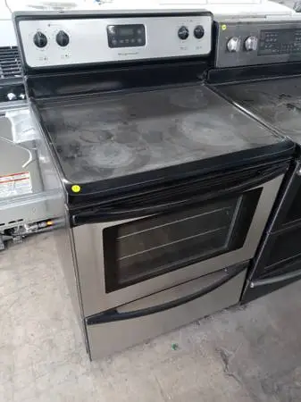 ★Frigidaire stainless and black glass-top stove