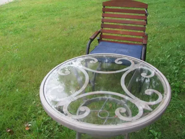 GLIDER CHAIRS ( 2 ) & TABLE + ( EXTRA CHAIRS )