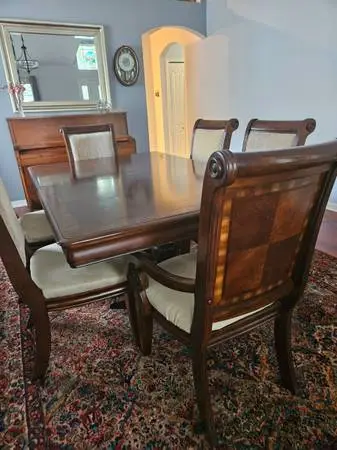 Dining room table and 6 chairs