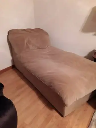 CHAISE