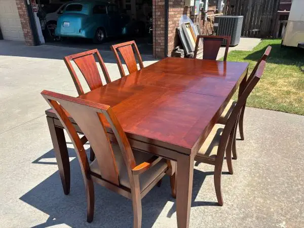 Exquisite Flawless Dark Cherry Finished Formal 7 Piece Dining Set