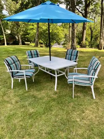Beautiful Patio Set / Furniture / Very Good Quality Heavy Duty