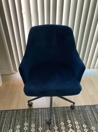 Wayfair Office desk chair (like-new)
