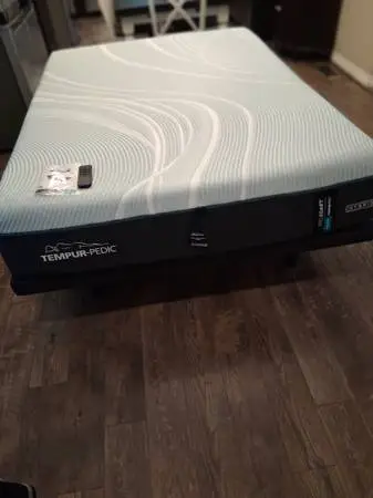 QUEEN TEMPURPEDIC Pro Adapt Medium Hybrid Mattress