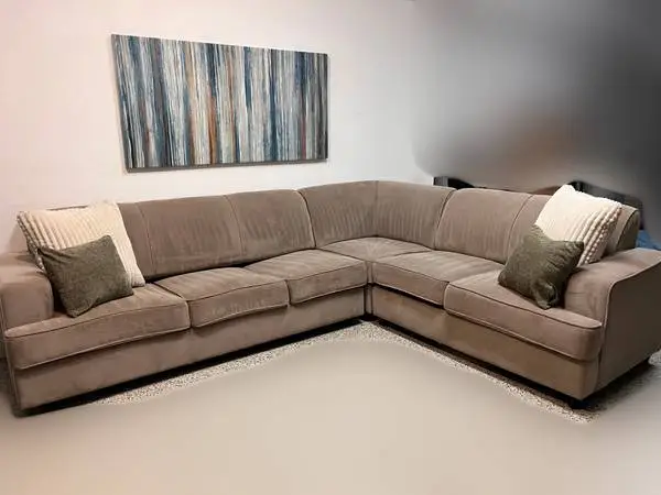 (+Delivery Opt.) Incredible L-Shaped MCM Sofa + Pull Out Bed!