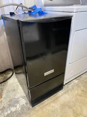Black KitchenAid Undercounter Ice Maker Model #KUID508HBL00 Used