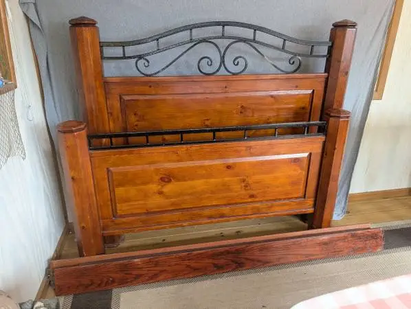 Four post queen size bed frame