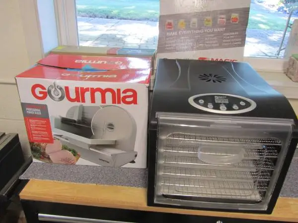 Majic Mill dehydrator & Gourmia slicer