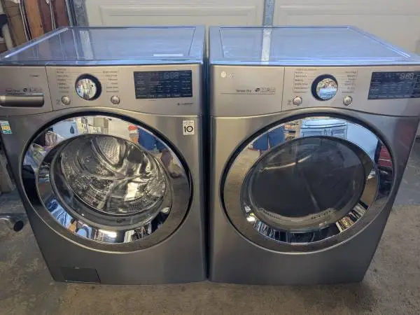 Nice LG HE Washer GAS Dryer set. Would DELIVER
