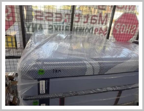 QUEEN SIZE SEALY POSTUREPEDIC PLUS HYBRID MATTRESS & BOX SPRING BED