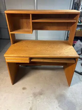 Oak desk with Hutch