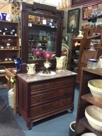 VINTAGE MARBLE TOP & WALNUT DRESSER ON ROLLERS W/3 DRAWERS