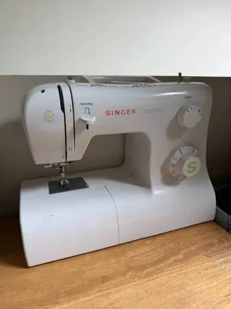 Singer tradition sewing machine