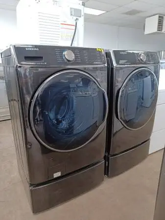 SAMSUNG Smart onyx  Washer and dryer Set on pedestals