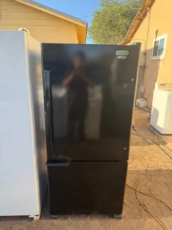 Amana Black Top Fridge Bottom Freezer Refrigerator For Sale $260 - OBO
