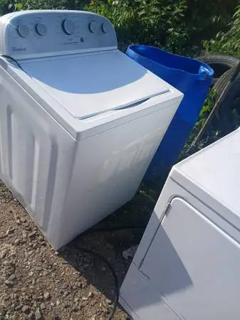 Whirlpool waher has been tested works great in very good condition its guarante