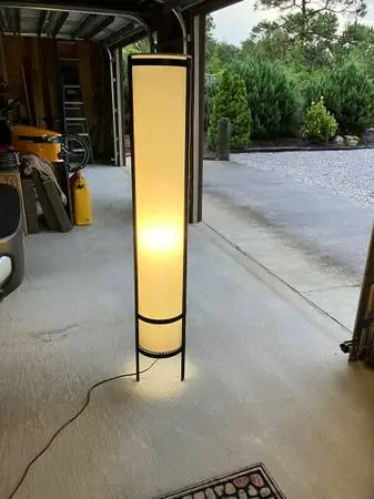 Round floor lamp