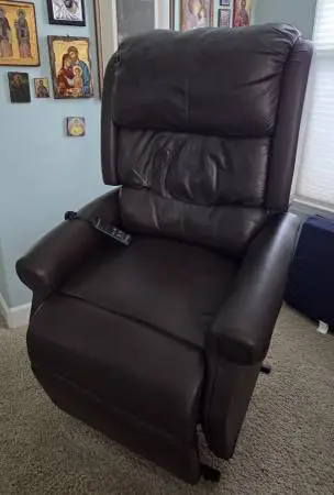Ultra Comfort Leather Lift Chair