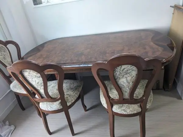 Excellent Condition Italian-Style High-Gloss Dining Set (Seats 4-8) +
