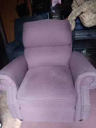 2 Recliners Arm Chairs: 1 Manuel $125. & 1 Lift Chair $175. Take Both