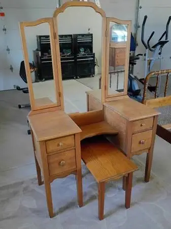 Antique 5 piece Bedroom Set