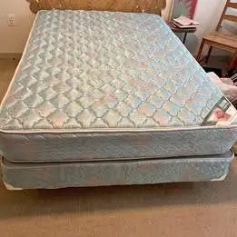 TWIN MATTRESS AND BOXSPRING LIKE NEW!!!