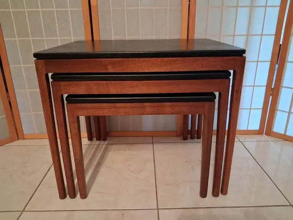 Mid Century Modern Drexel Set of 3 Nesting Tables.