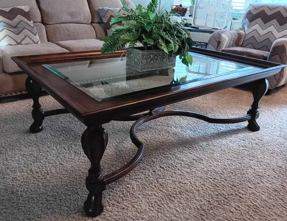 Coffee Table - Thomasville in Excellent condition